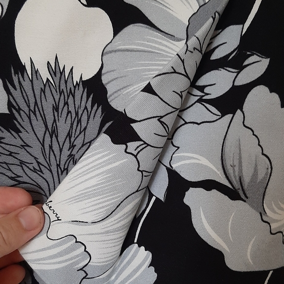 Burberry mini skirt, UK size 8/US size 6 - Picture 3 of 6